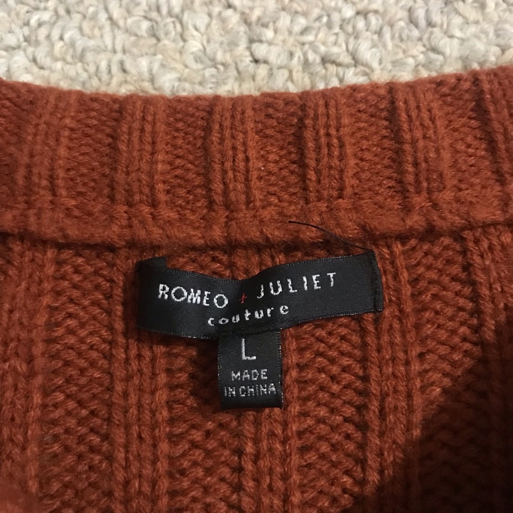 Red sweater - Picture 5 of 5